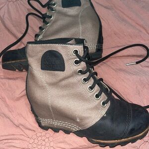 Sorel 1964 Taupe and Black canvas wedge boots size 7